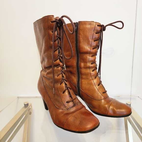 Brown Born Congac Leather Lace-Up Boots - Picture 3 of 11